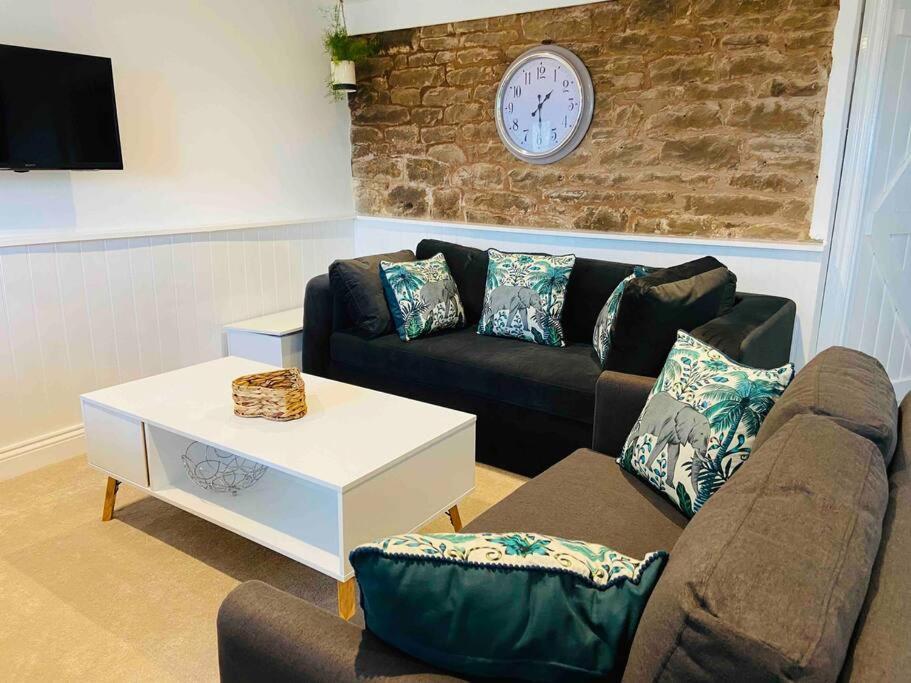 The Mill Stylish Rural Apartment With Beautiful Views Welsh Newton Common Extérieur photo