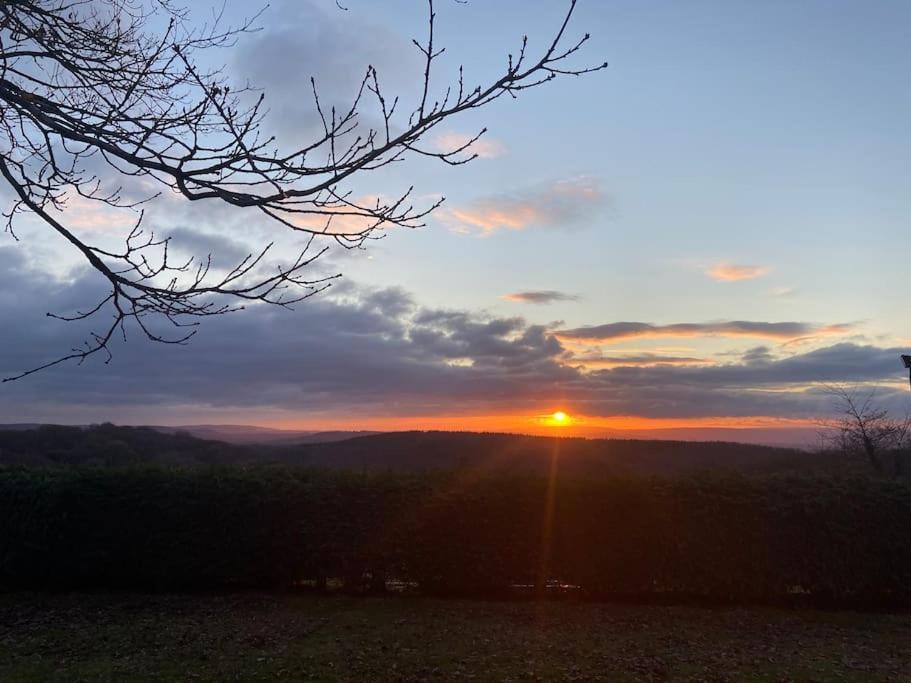 The Mill Stylish Rural Apartment With Beautiful Views Welsh Newton Common Extérieur photo
