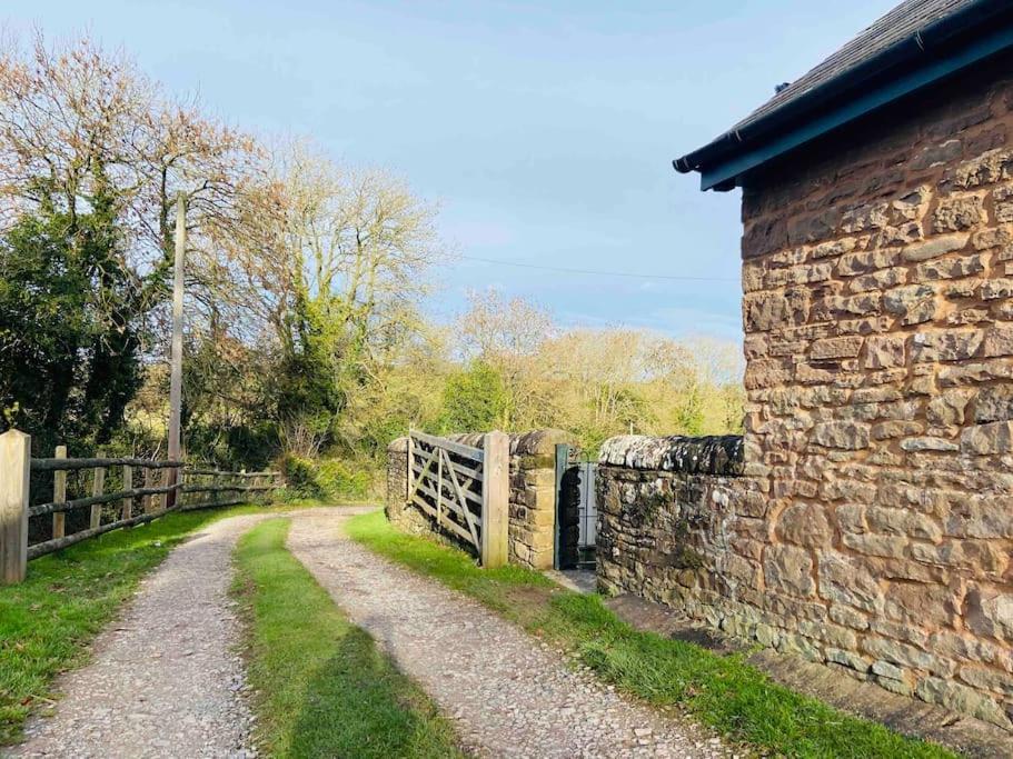 The Mill Stylish Rural Apartment With Beautiful Views Welsh Newton Common Extérieur photo