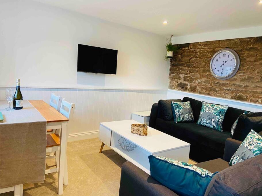 The Mill Stylish Rural Apartment With Beautiful Views Welsh Newton Common Extérieur photo