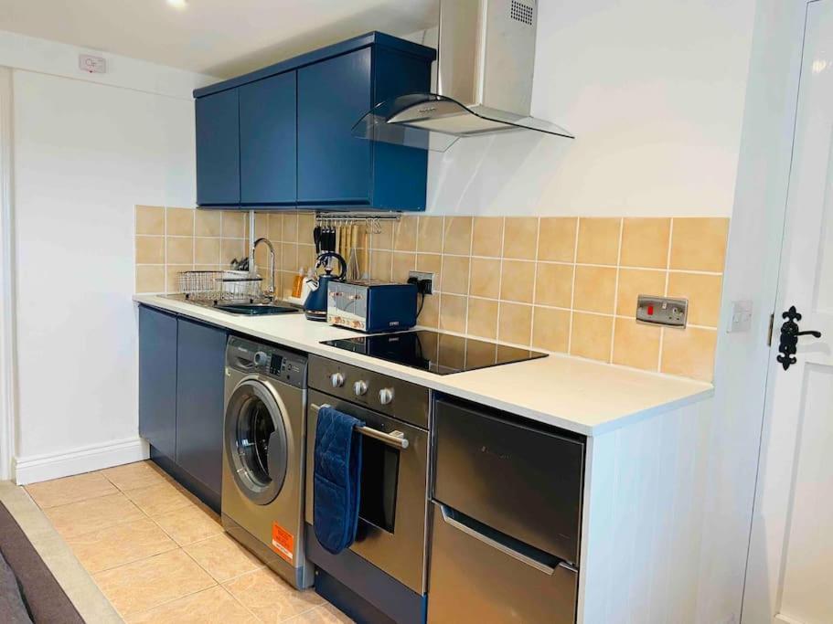 The Mill Stylish Rural Apartment With Beautiful Views Welsh Newton Common Extérieur photo