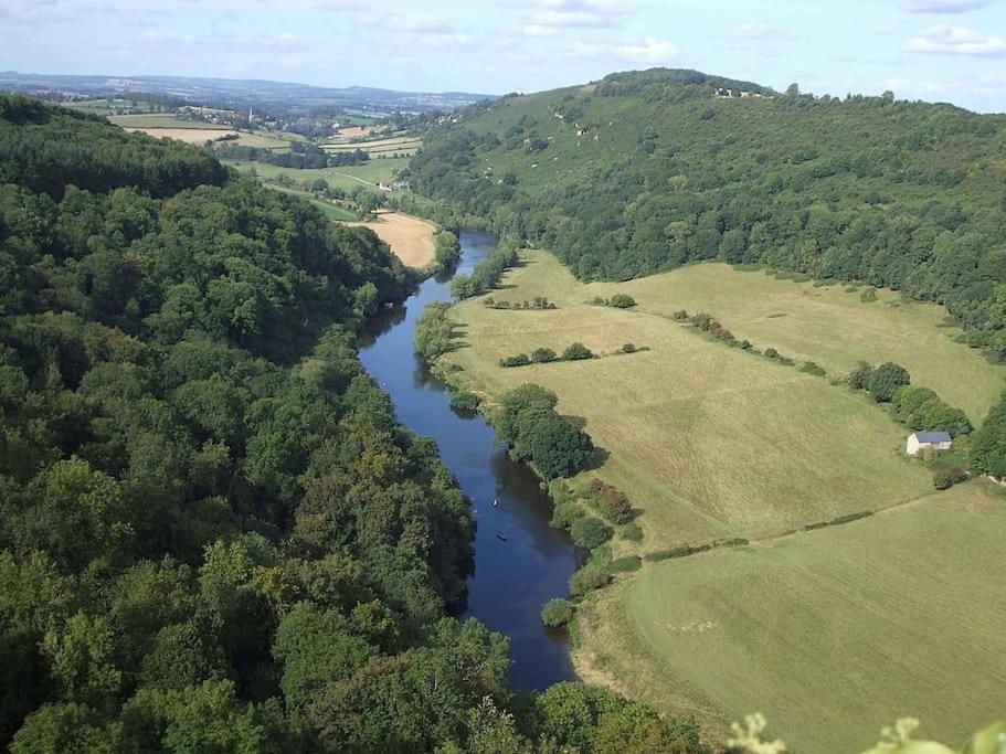 The Mill Stylish Rural Apartment With Beautiful Views Welsh Newton Common Extérieur photo