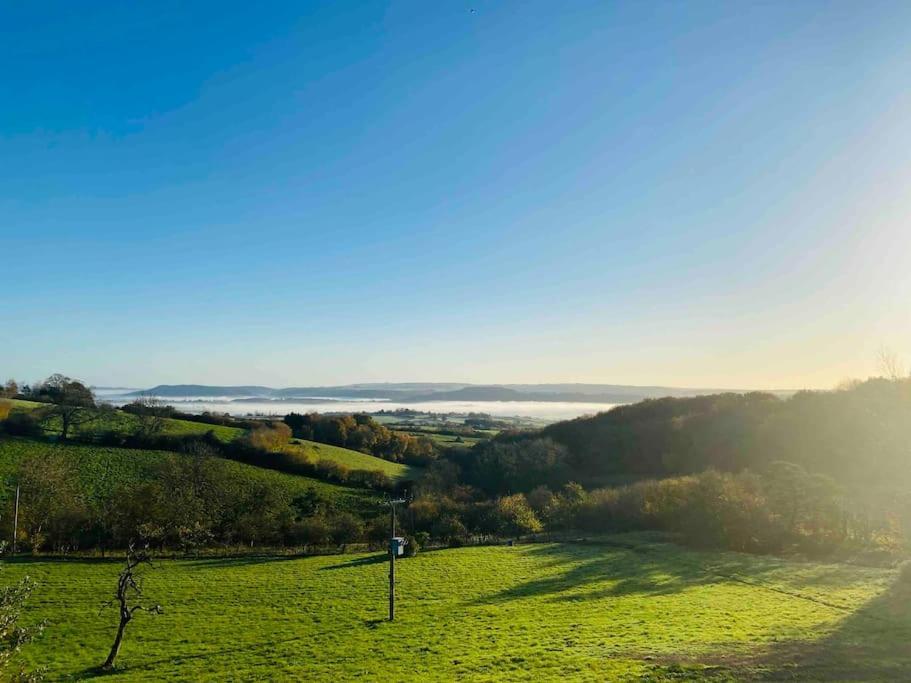 The Mill Stylish Rural Apartment With Beautiful Views Welsh Newton Common Extérieur photo